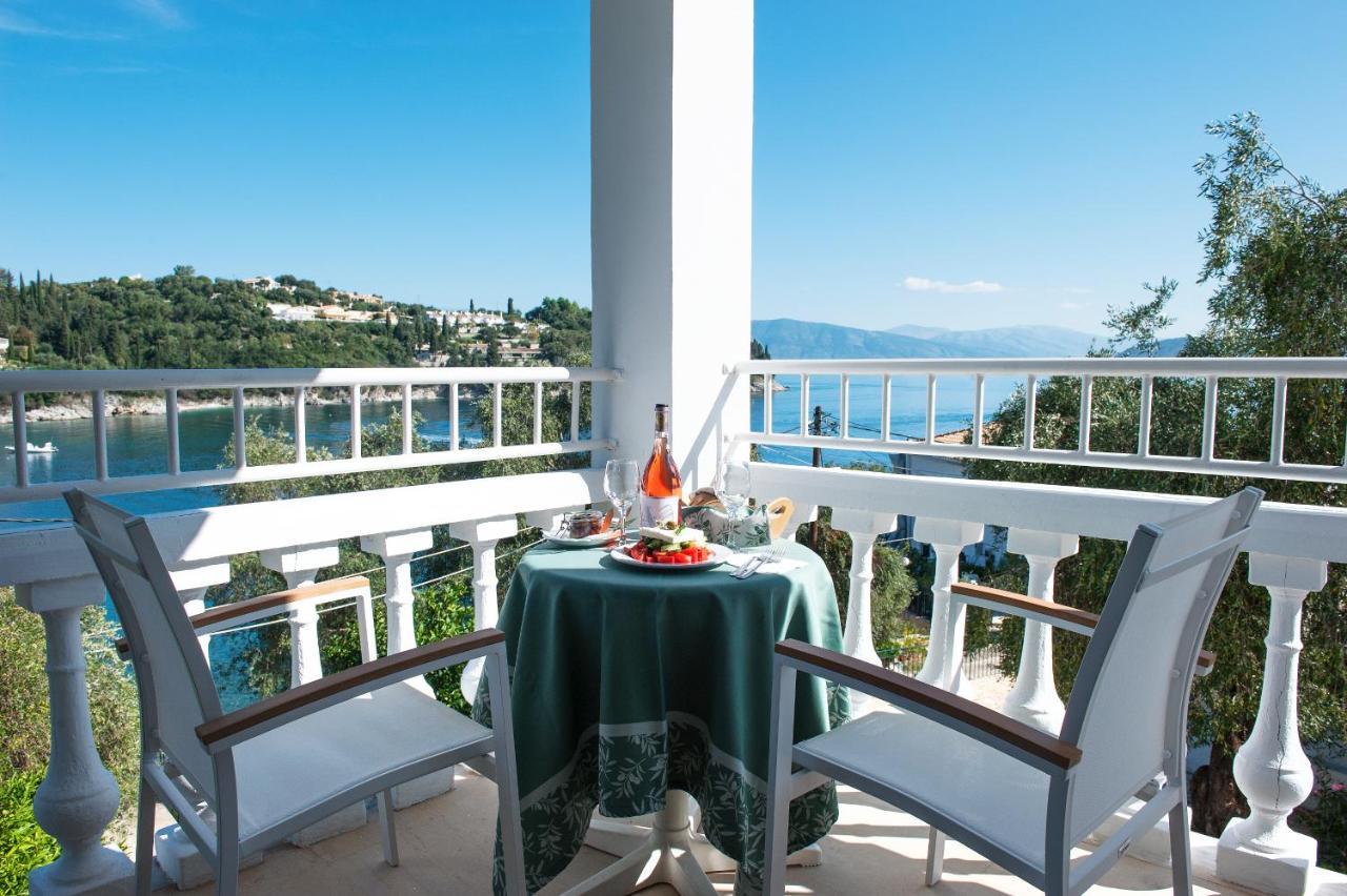 Elena Apartahotel